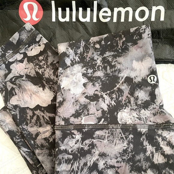 LULULEMON-Floral Illusion Ice Grey Multi Align leggings/4 - Picture 2 of 6